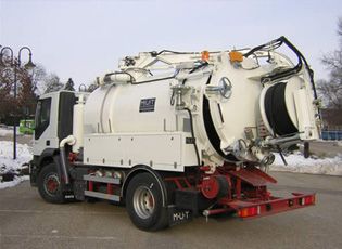 Sewage system cleaning vehicle 228